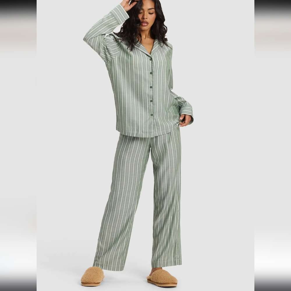 Cozy Earth Soft Woven PJ Set - Picture 7 of 7